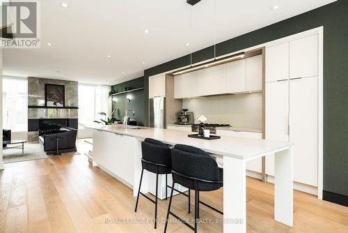 Eat-up island in the kitchen. - 330 Kenwood Avenue, Ottawa, ON - Indoor