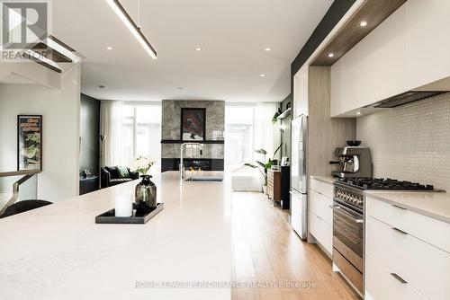 330 Kenwood Avenue, Ottawa, ON - Indoor Photo Showing Kitchen With Upgraded Kitchen