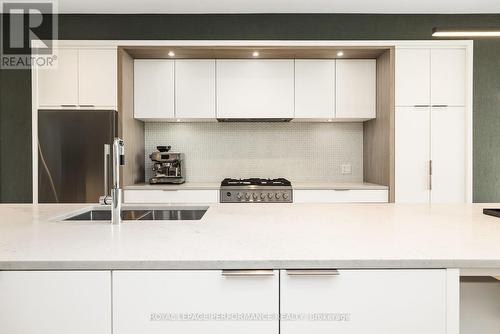 330 Kenwood Avenue, Ottawa, ON - Indoor Photo Showing Kitchen With Double Sink
