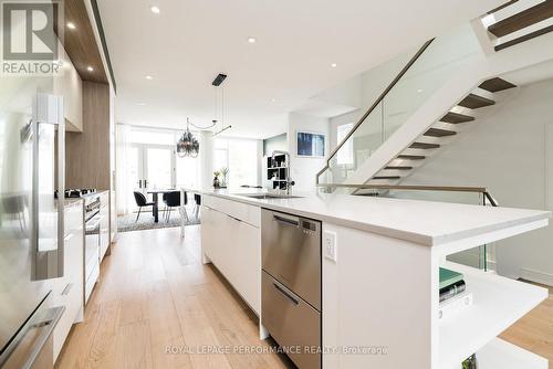 330 Kenwood Avenue, Ottawa, ON - Indoor Photo Showing Kitchen With Upgraded Kitchen