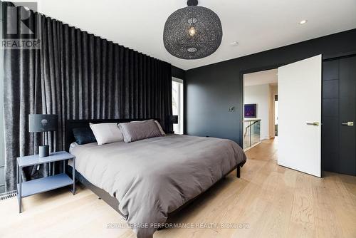 330 Kenwood Avenue, Ottawa, ON - Indoor Photo Showing Bedroom