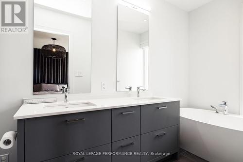 Five-piece ensuite. - 330 Kenwood Avenue, Ottawa, ON - Indoor Photo Showing Bathroom