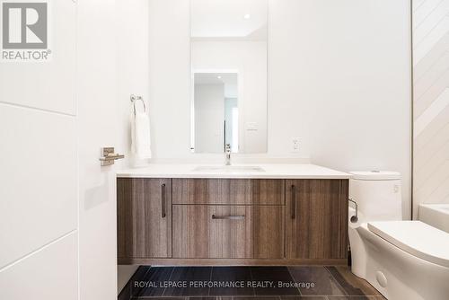 Third level full bathroom. - 330 Kenwood Avenue, Ottawa, ON - Indoor Photo Showing Bathroom