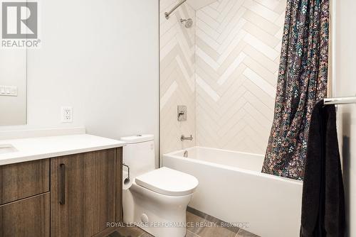 330 Kenwood Avenue, Ottawa, ON - Indoor Photo Showing Bathroom