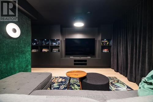 330 Kenwood Avenue, Ottawa, ON - Indoor Photo Showing Living Room