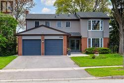 6942 BARRISDALE DRIVE  Mississauga, ON L5N 2H4