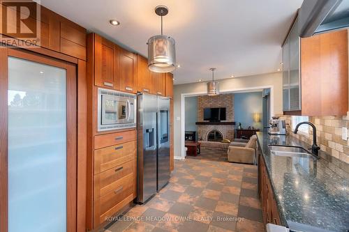 6942 Barrisdale Drive, Mississauga, ON - Indoor Photo Showing Kitchen With Double Sink
