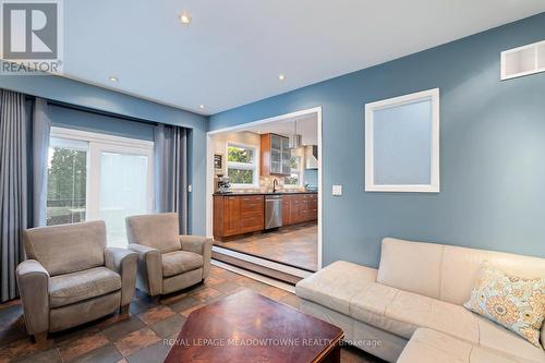 6942 Barrisdale Drive, Mississauga, ON - Indoor Photo Showing Living Room