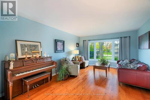 6942 Barrisdale Drive, Mississauga, ON - Indoor Photo Showing Living Room