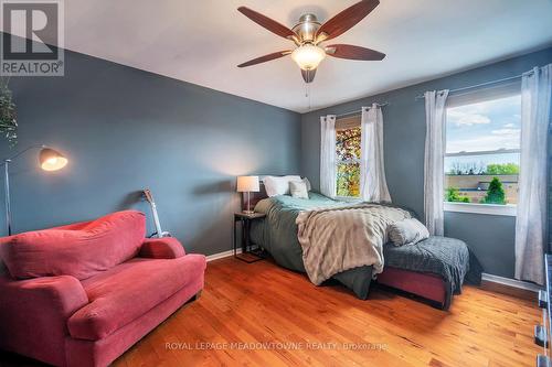 6942 Barrisdale Drive, Mississauga, ON - Indoor Photo Showing Bedroom