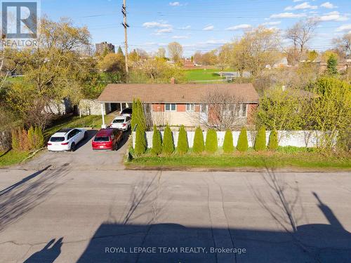 925 Moorvale Street, Ottawa, ON - Outdoor