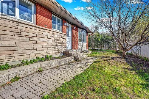 Entrance to Upper Unit - 925 Moorvale Street, Ottawa, ON - Outdoor