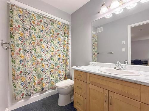 28 White Ash Drive, Brandon, MB - Indoor Photo Showing Bathroom