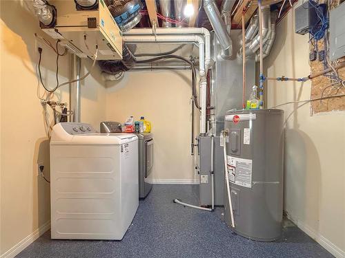 28 White Ash Drive, Brandon, MB - Indoor Photo Showing Laundry Room