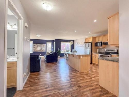 28 White Ash Drive, Brandon, MB - Indoor Photo Showing Kitchen