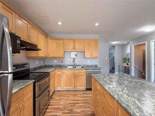 28 White Ash Drive, Brandon, MB - Indoor Photo Showing Kitchen With Stainless Steel Kitchen