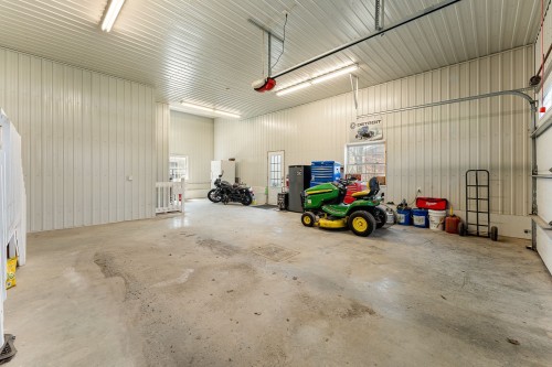 Garage - 225 Rue Guérin, Sainte-Sabine, QC - Indoor Photo Showing Garage