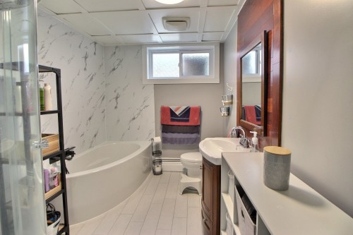 Salle de bains - 22 6E Avenue E., Amos, QC - Indoor Photo Showing Bathroom
