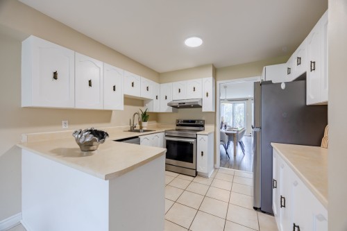 Cuisine - 29-555 Montrose Drive, Beaconsfield, QC - Indoor Photo Showing Kitchen