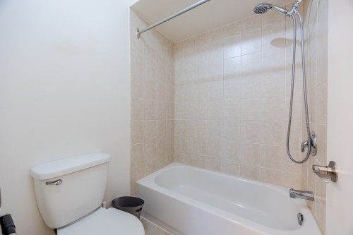 Salle de bains attenante à la CCP - 29-555 Montrose Drive, Beaconsfield, QC - Indoor Photo Showing Bathroom
