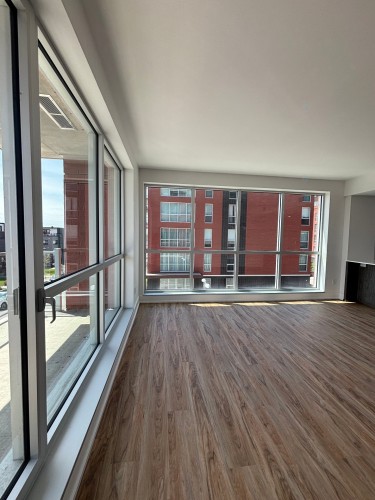 Salon - 301-20 Rue D'Ambre, Candiac, QC - Indoor Photo Showing Other Room