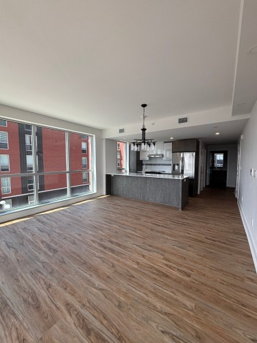 Salon - 301-20 Rue D'Ambre, Candiac, QC - Indoor