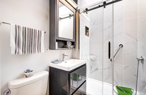 Bathroom - 2529 Rue Du Quesne, Montréal (Mercier/Hochelaga-Maisonneuve), QC - Indoor Photo Showing Bathroom