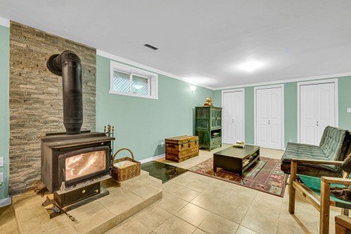 Salle familiale - 325 Ch. Cambria, Gore, QC - Indoor Photo Showing Other Room With Fireplace