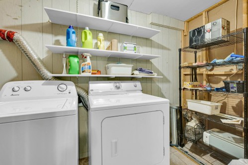Salle de lavage - 325 Ch. Cambria, Gore, QC - Indoor Photo Showing Laundry Room
