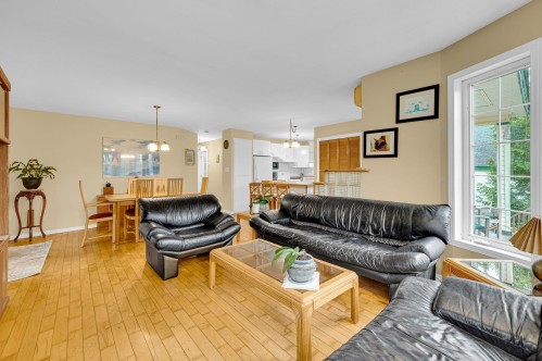 Vue d'ensemble - 325 Ch. Cambria, Gore, QC - Indoor Photo Showing Living Room