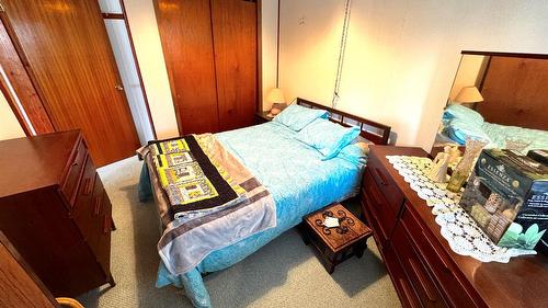 621 9Th Avenue, Fernie, BC - Indoor Photo Showing Bedroom