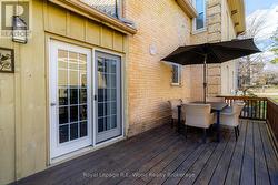 Private rear deck just off the kitchen - 