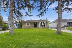23 MCMASTER AVENUE S  Hamilton, ON L9H 4M6