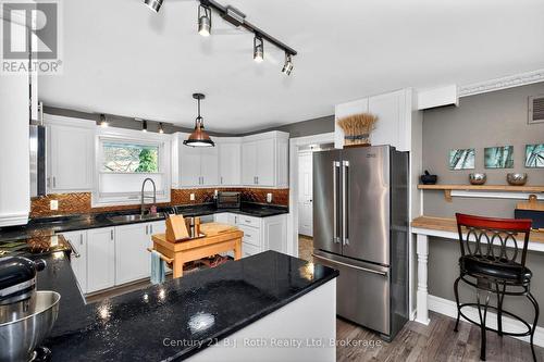 59 Withall Grove, Tiny (Wyevale), ON - Indoor Photo Showing Kitchen