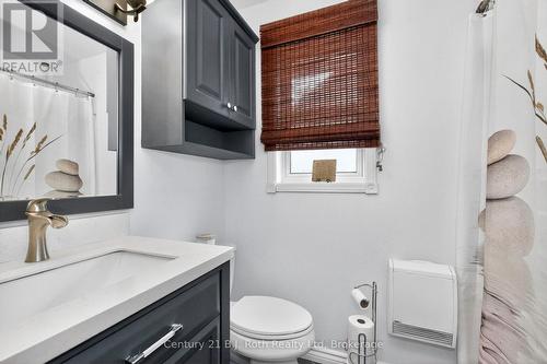 59 Withall Grove, Tiny (Wyevale), ON - Indoor Photo Showing Bedroom