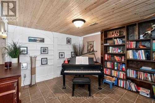 59 Withall Grove, Tiny (Wyevale), ON - Indoor With Fireplace