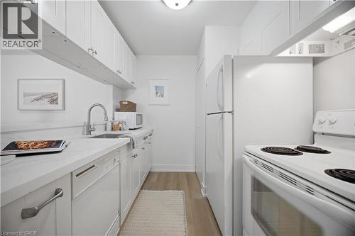 1450 Glen Abbey Gate Unit# 532, Oakville, ON - Indoor Photo Showing Kitchen