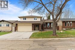 287 Hodgins CRESCENT N  Regina, SK S4X 2T2
