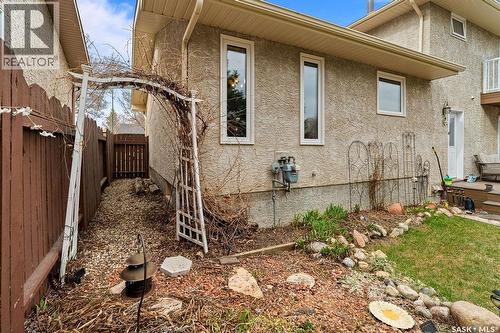 287 Hodgins Crescent N, Regina, SK - Outdoor With Exterior