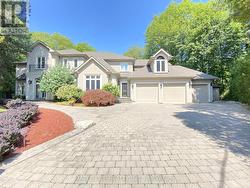 8 CRETE COURT Toronto, ON M3C 2N6