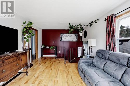 82 Frontenac St, Sault Ste. Marie, ON - Indoor Photo Showing Living Room