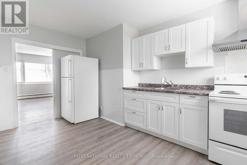 75 King Edward Avenue, London South, ON - Indoor Photo Showing Kitchen