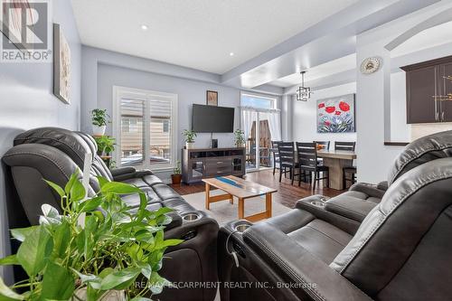 88 Highgate Drive, Hamilton, ON - Indoor Photo Showing Living Room