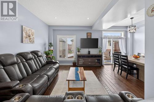 88 Highgate Drive, Hamilton, ON - Indoor Photo Showing Living Room