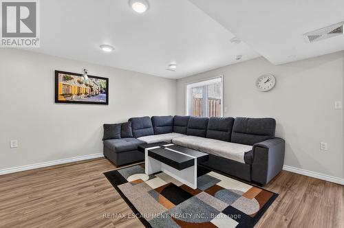 88 Highgate Drive, Hamilton, ON - Indoor Photo Showing Living Room