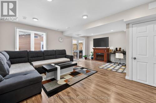 88 Highgate Drive, Hamilton, ON - Indoor Photo Showing Living Room