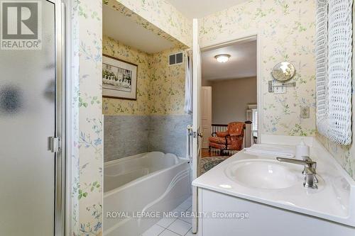 Main bath with soaker tub - 103 Queen Street, St. Catharines (Downtown), ON - Indoor Photo Showing Bathroom