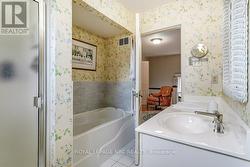 Main bath with soaker tub - 
