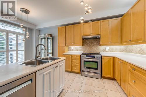 67 Rusty Trail, Vaughan, ON - Indoor Photo Showing Kitchen With Stainless Steel Kitchen With Double Sink With Upgraded Kitchen