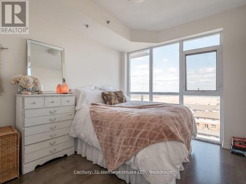 608 - 560 North Service Road, Grimsby (Grimsby Beach), ON - Indoor Photo Showing Bedroom